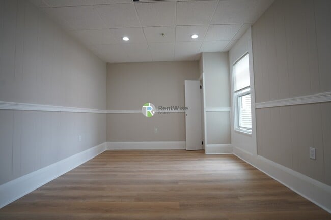 Building Photo - 142 Dorchester St Rental