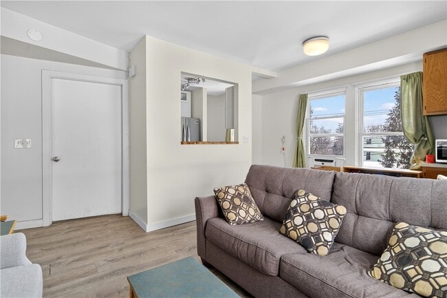 Photo - 303 Cornell St