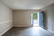 2BR, 1.5BA - 975 SF