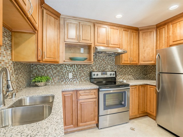 888 Golden Saratoga-Cupertino Apartment Homes - 888 Golden Saratoga-Cupertino Apartment Homes