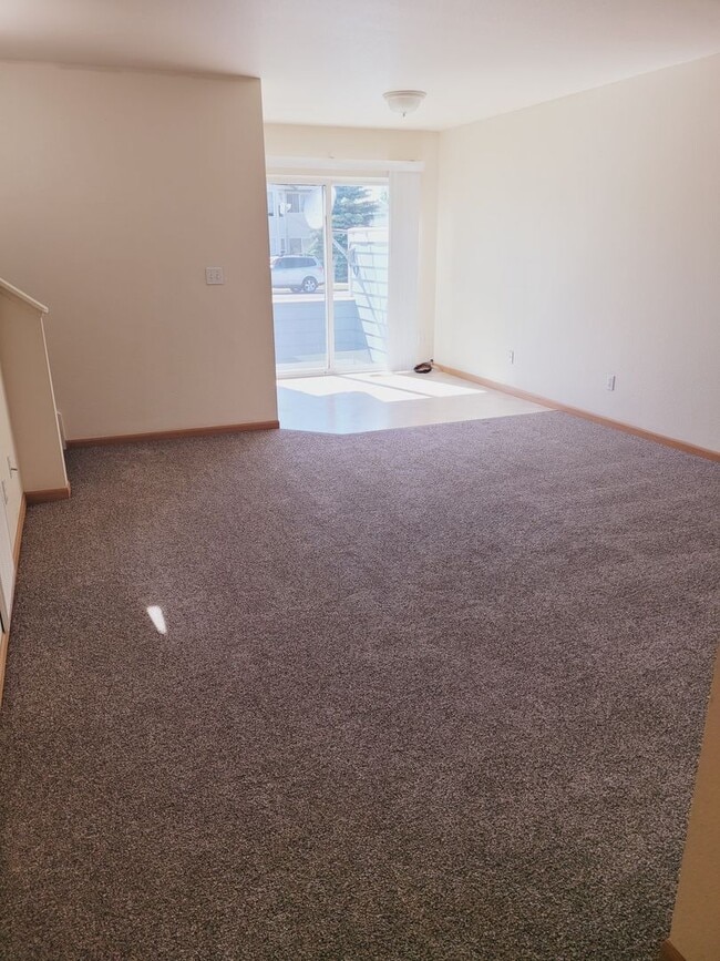 Photo - Bright & Convenient Townhouse Living!