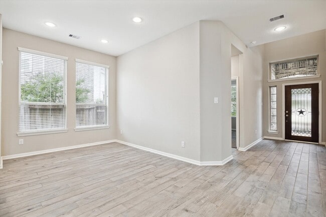 Photo - 1535 Giles Dr