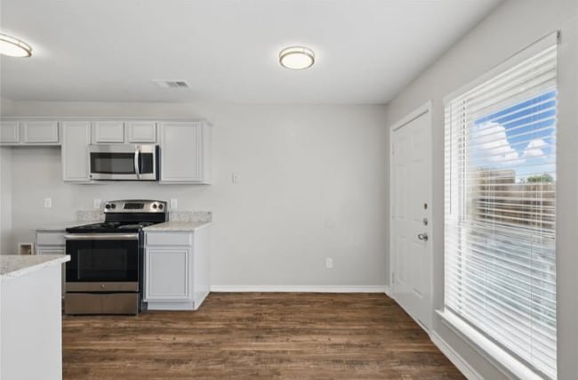 Photo - 310 California Dr