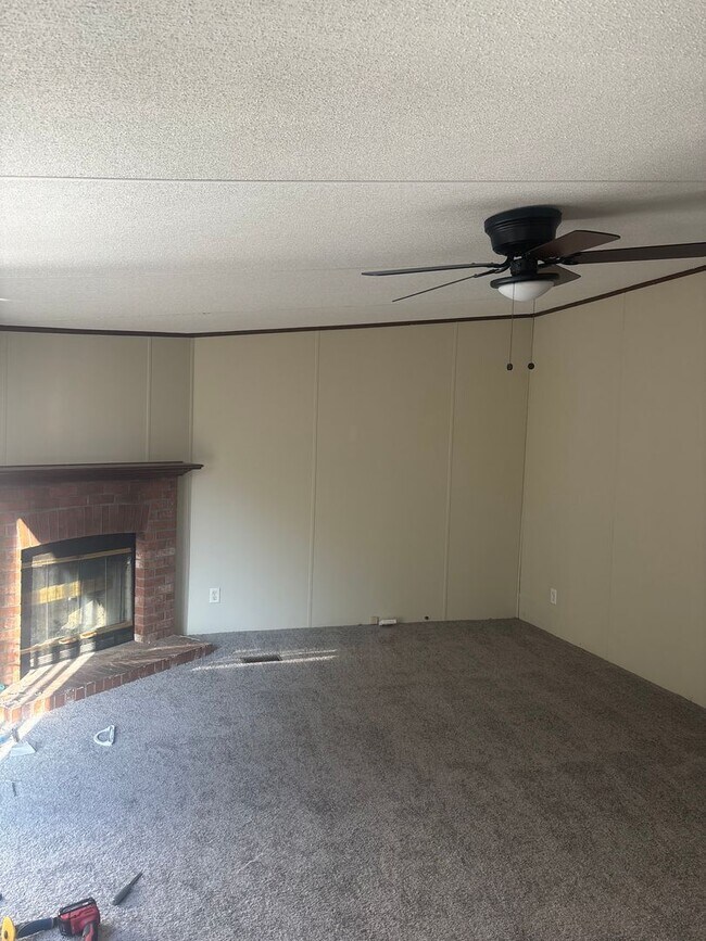 Photo - 3 bed 2 bath includes garden tub, patio, fireplace.