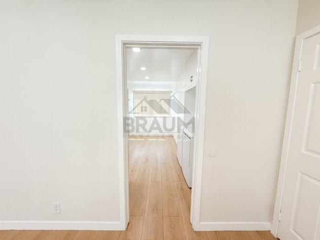 Photo - 15550 Vanowen St Unit 5