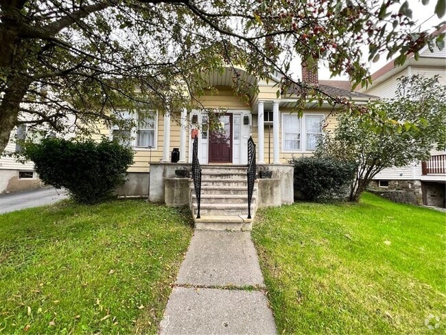 Building Photo - 65 Monhagen Ave Rental