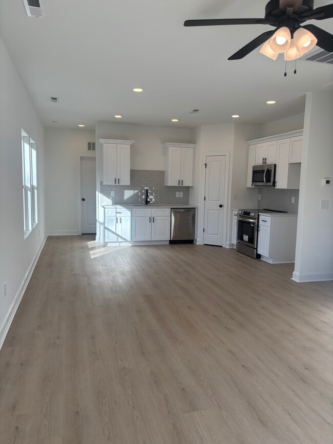 Photo - 1077 Gibson St