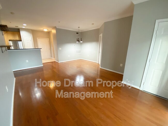 Photo - 2465 Army Navy Dr