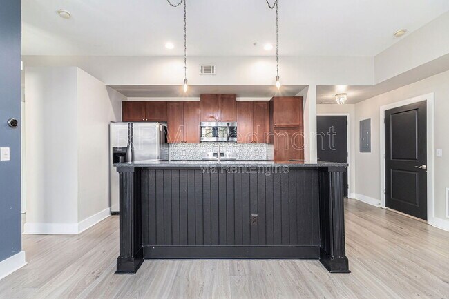 Photo - 925 Garrett St Unit 216