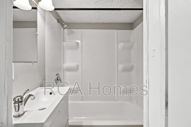 Photo - 1013 E Legrande Ave