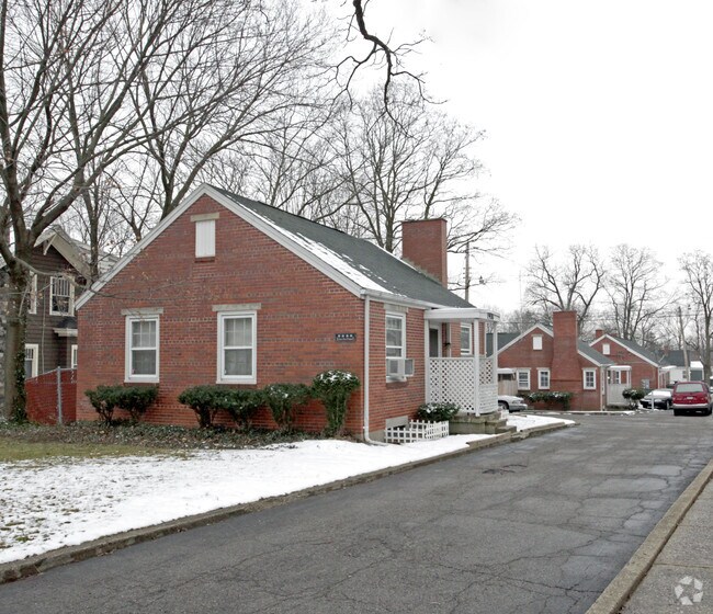 Colonial Village Apartments - Colonial Village Apartments