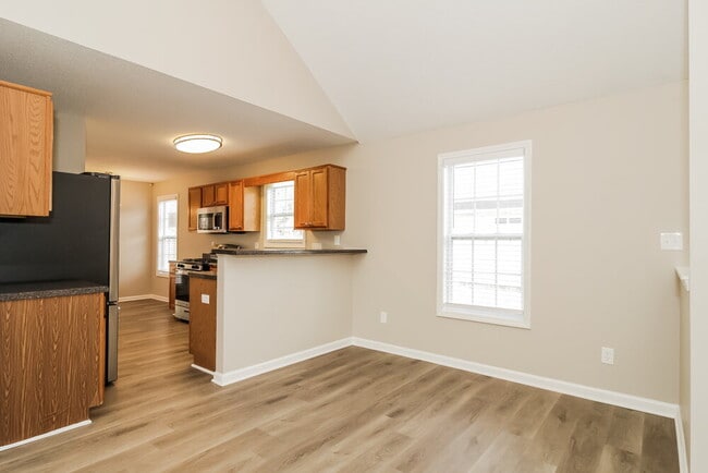 Photo - 1050 Abercorn Way