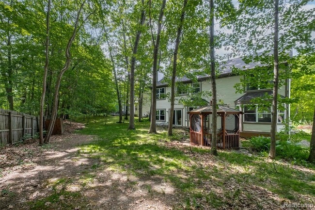 Photo - 1250 Walloon Way