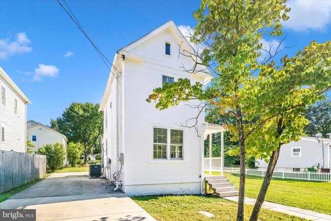 Building Photo - 419 Reading Ave Rental