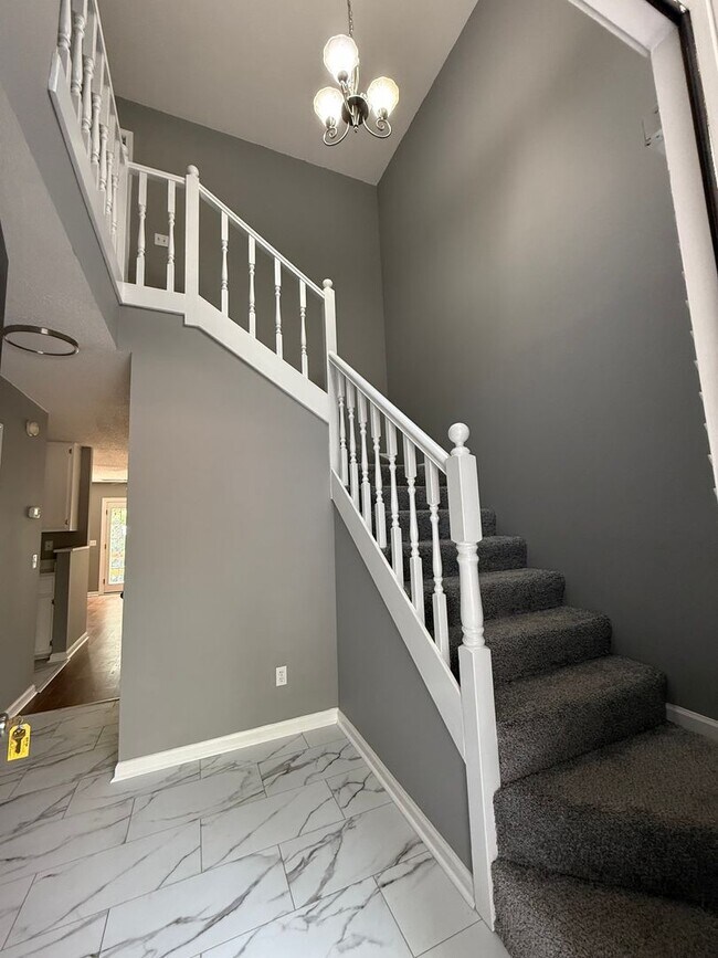 Photo - 92 Woodfield Pl