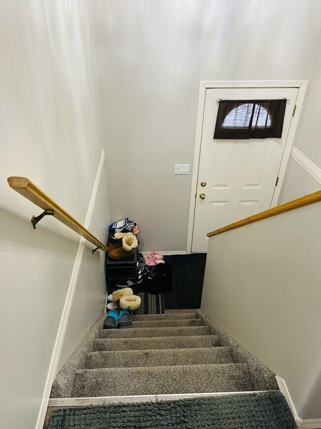 Photo - 10104-10107 107 Ave