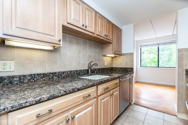 Photo - 1935 Commonwealth Ave Unidad 603