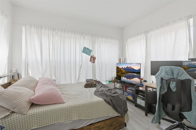 Photo - 4939 N St Louis Ave