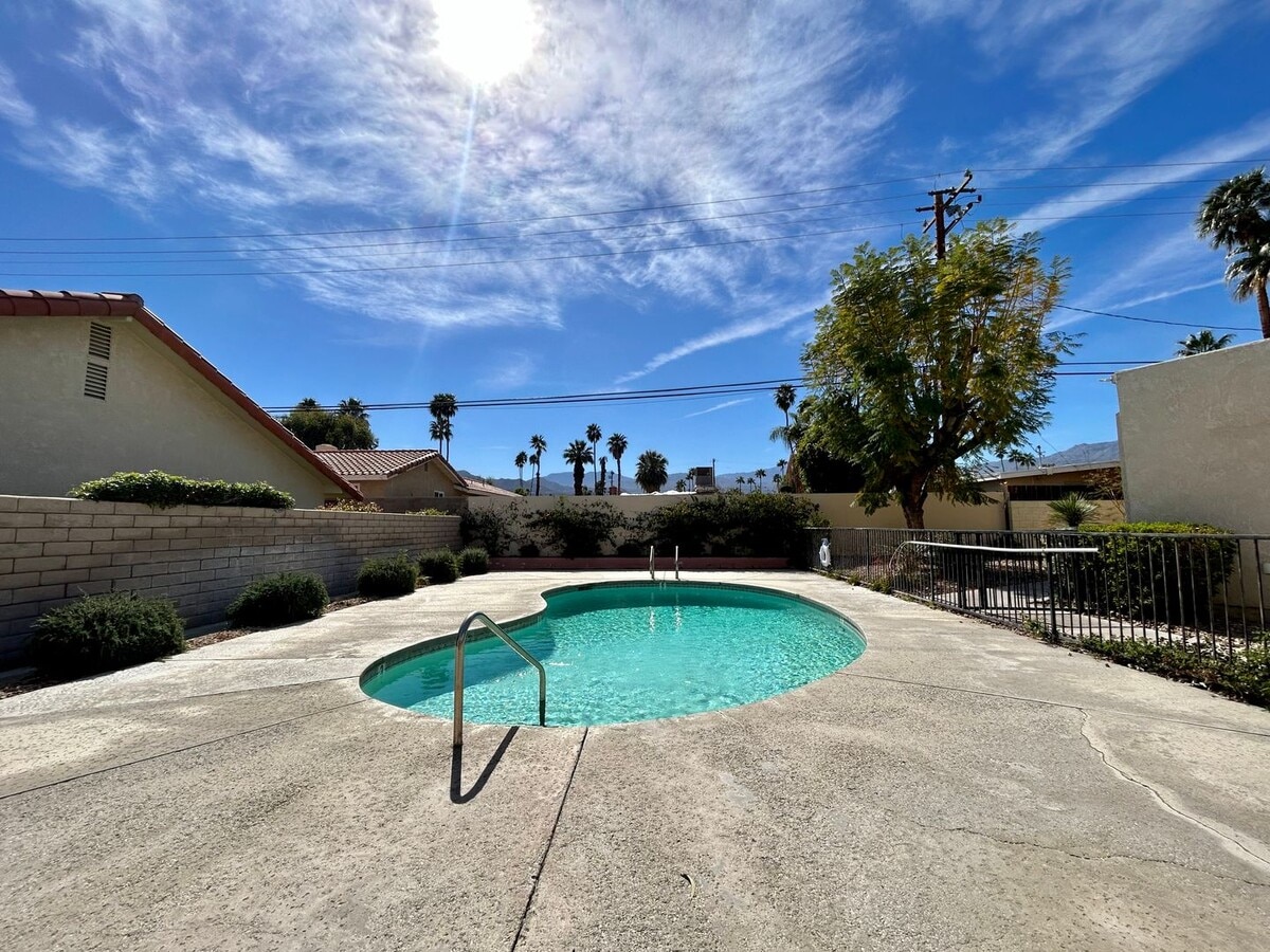 COMING SOON! 3 Bedroom 2 Bathroom Upper Level Apartment in Palm Desert!! - COMING SOON! 3 Bedroom 2 Bathroom Upper Level Apartment in Palm Desert!! Unit 03