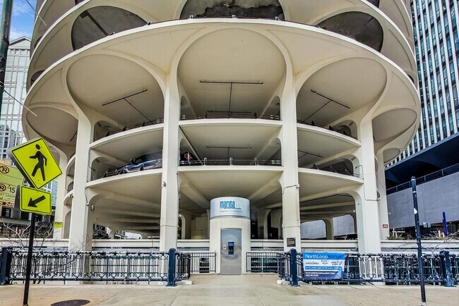 Photo - 300 N State St Unit 4003