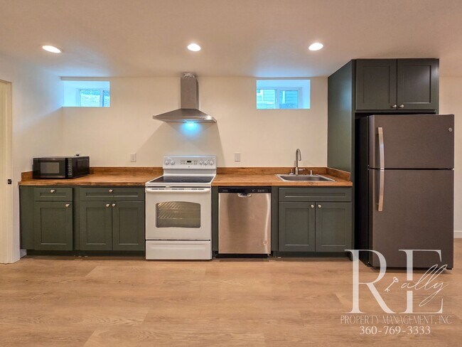 Photo - Cozy 1-Bed Duplex with Open Concept Living, Mini-Split Comfort & Apple Tree – Bremerton
