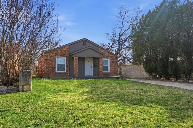 Photo - 541 E N 18th St