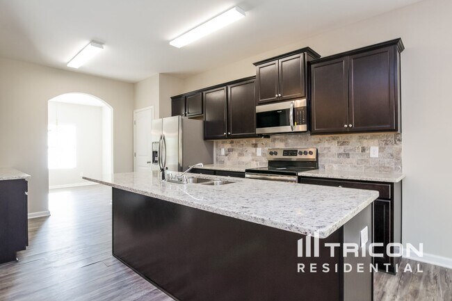 Photo - 357 Hawthorn Dr