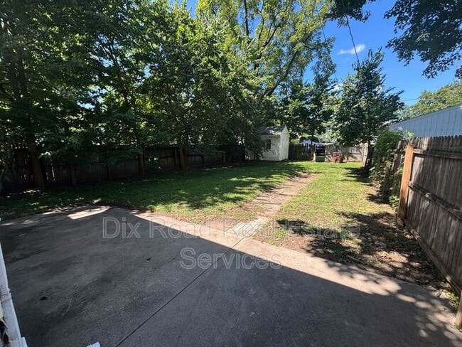 Photo - 210 Monroe St