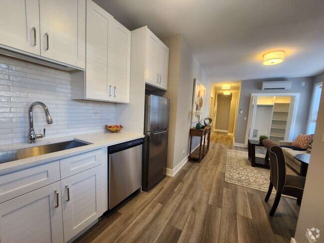 Building Photo - 3935 N Janssen Ave Unit 2 Rental