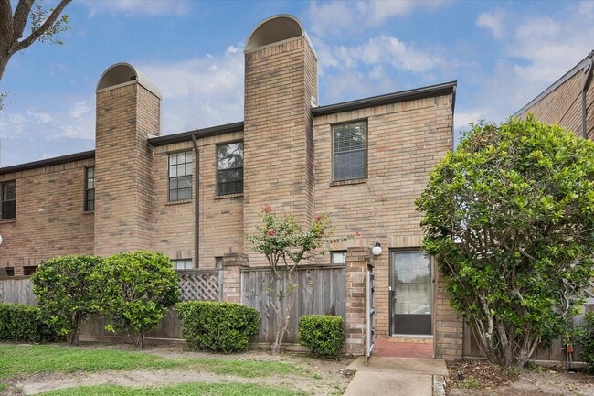 Building Photo - 9850 Pagewood Ln Unit 1507