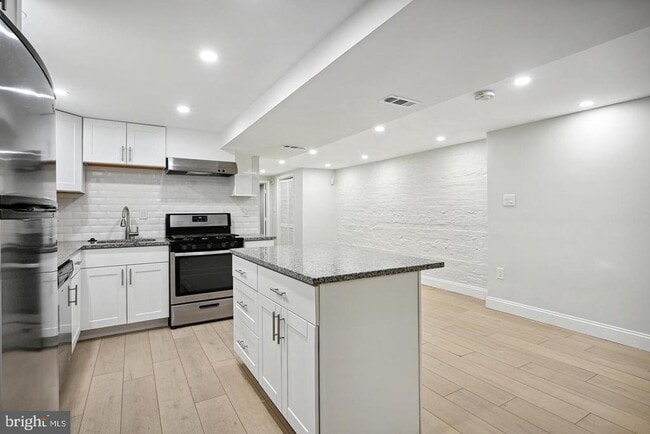 Building Photo - 3016 13th St NW