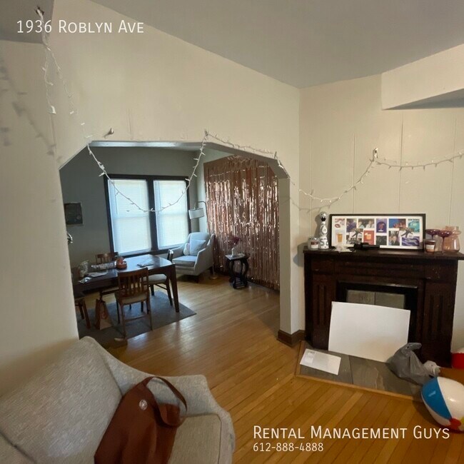 Photo - 1936 Roblyn Ave