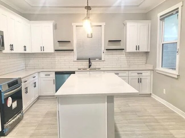 Kitchen - 3394 Spottswood Ave Unit 3394 Spottswood Avenue