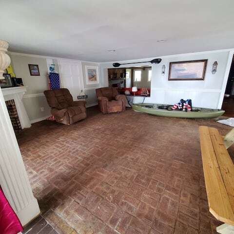 sala de estar central - 1014 Sailclub Rd