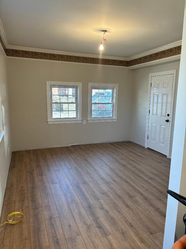 Building Photo - 2721 Omisol Rd Unit Studio Efficiency Apt