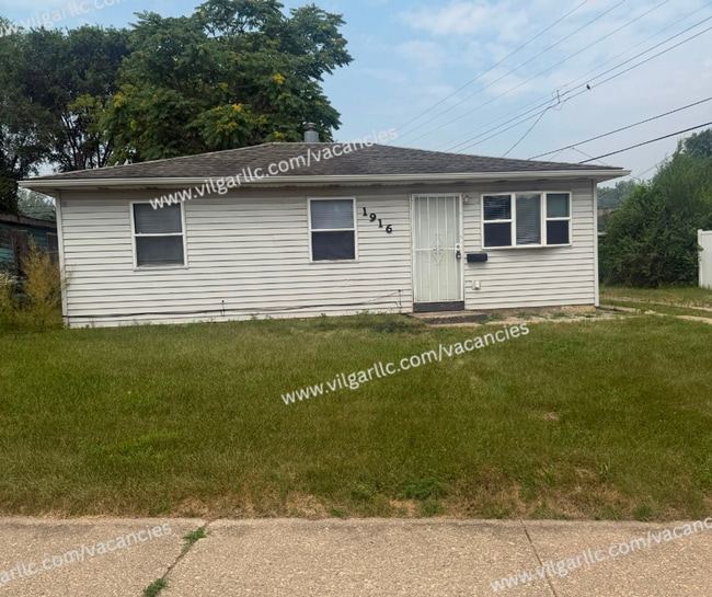 Building Photo - Very spacious 3 Bedroom • 1 Bathroom home.