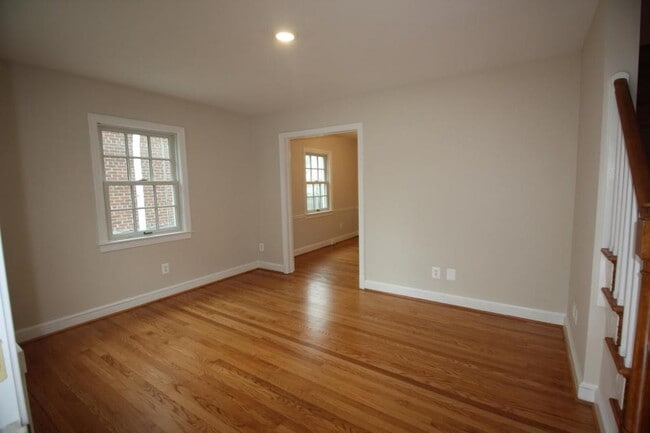 Photo - 712 N Oakland St