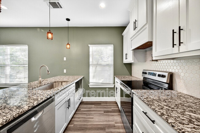 Photo - 116 W Bond St