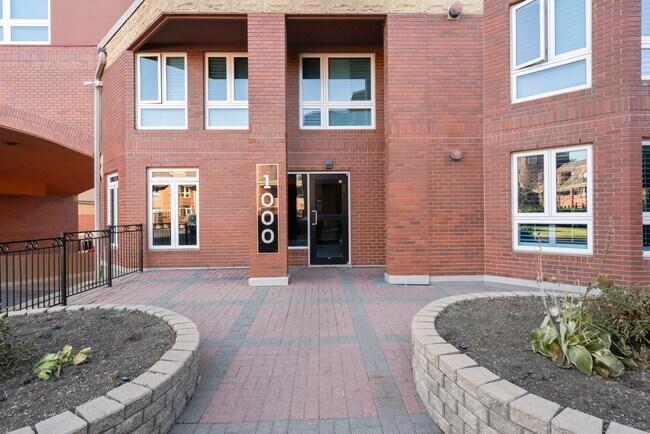 Photo - 400-1400 Eau Claire Ave SW