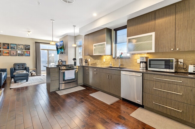 Photo - 1819 Irving St