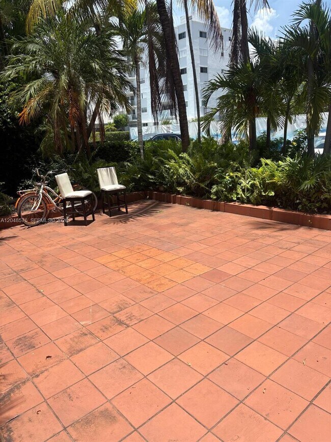 1040 92nd St Unit 2