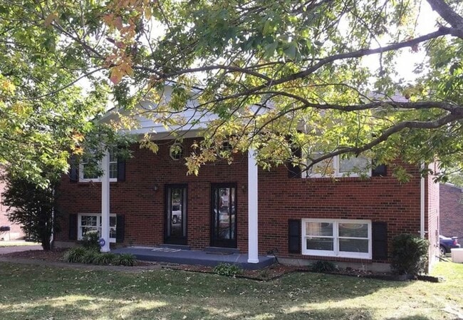 Building Photo - 3 Bedroom Duplex in Tates Creek!