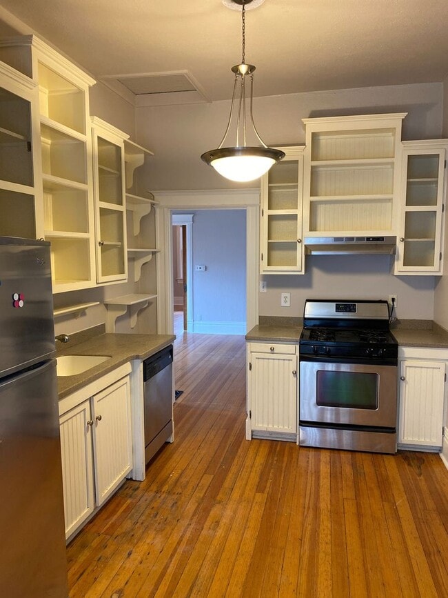 Photo - Beautiful 3 bed/2 bath Near Downtown!