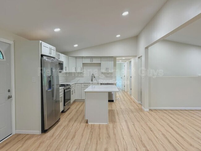 Photo - 835 Minnesota Ln