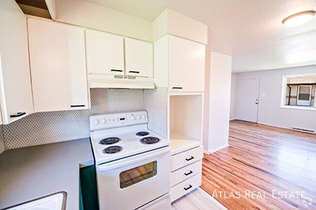 Building Photo - Pet-friendly 2BR with Laundry Onsite. Loca... Rental