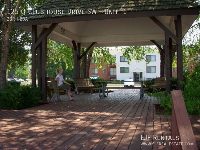 125 Clubhouse Dr SW Unit 1