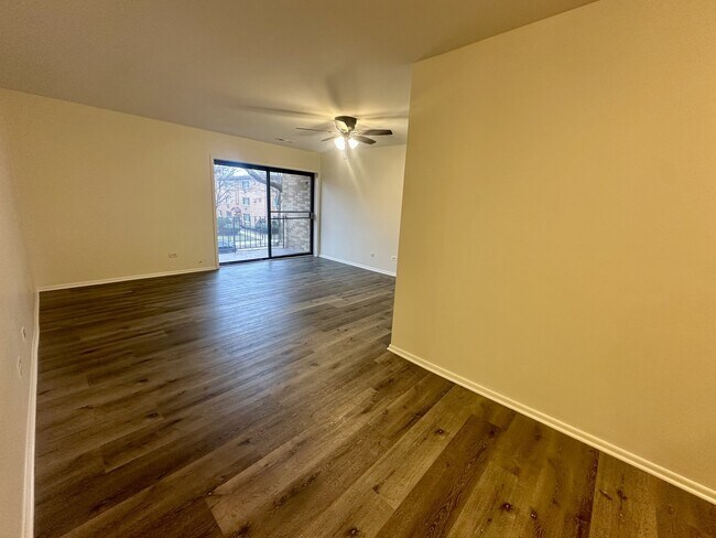 Photo - 1629 W Greenleaf Ave Unit 202