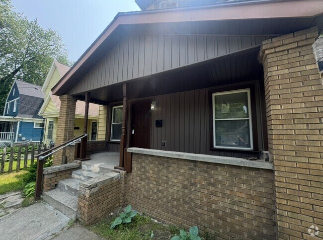 Building Photo - Five Bedroom Home - Completely Remodeled!