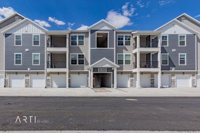 **Modern Comfort Awaits in Saratoga Spring... - **Modern Comfort Awaits in Saratoga Spring... Condo