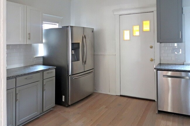 Building Photo - 1286 Oakwood Ave Rental